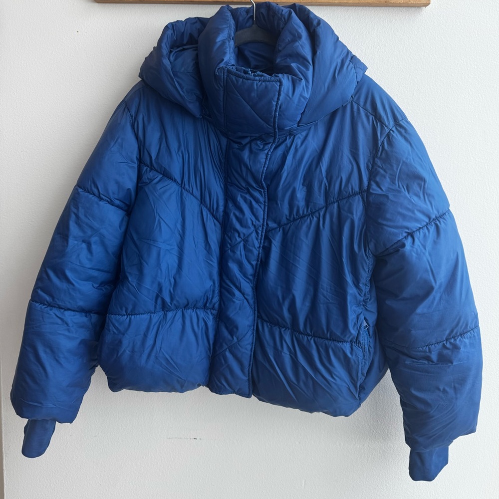 GAP cropped puff jacket size large blue